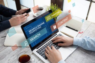 Le content marketing permet d'attirer des visiteurs intéressés par vos solutions. En effet, une stratégie bien pensée répond aux besoins
