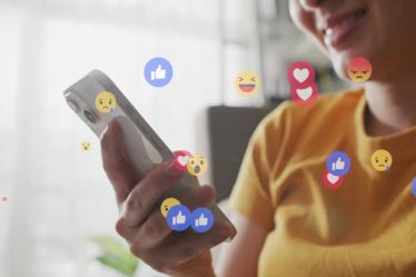 D’abord, une bonne stratégie commence par l’écoute active. En effet, pour adapter votre content marketing, vous devez