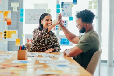 Le content marketing permet de construire une relation solide avec les clients. En effet, il propose un contenu utile et régulier.