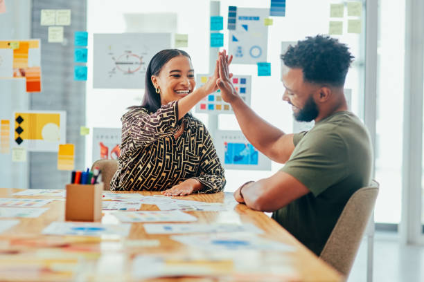 Le content marketing permet de construire une relation solide avec les clients. En effet, il propose un contenu utile et régulier.