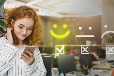 Canva reste l’un des outils les plus utilisés. En effet, il offre une interface intuitive. Par conséquent, même les débutants créent