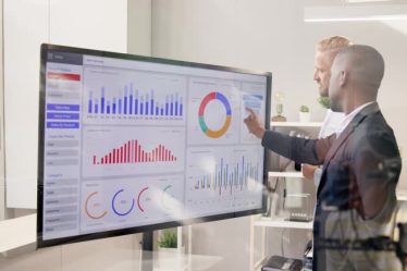 L’intelligence artificielle bouleverse la gestion de projet. Elle automatise la planification et réduit les erreurs humaines.